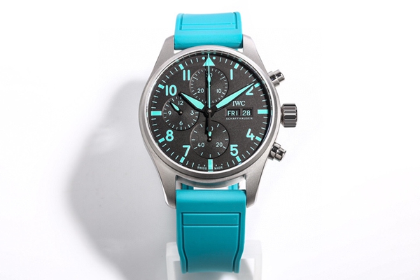 アイ・ダブリュー・シー正面デザイン